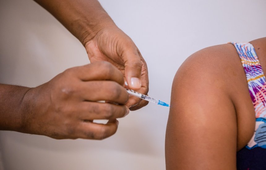 [Vacinação contra Covid-19 continua em Camaçari para as três doses nesta sexta (28)]