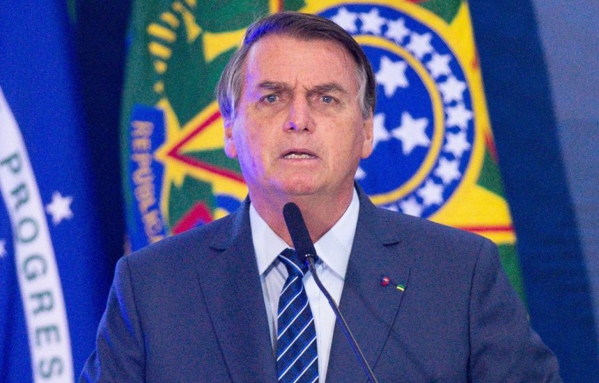 [Bolsonaro anuncia reajuste de 33,24% no piso salarial dos professores]