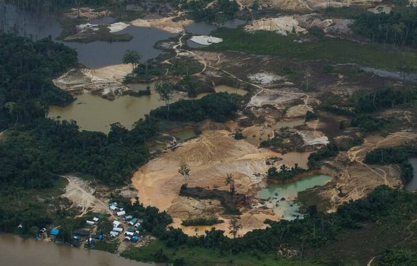 [Programa de estímulo ao pequeno garimpo na Amazônia é lançado pelo presidente Bolsonaro]