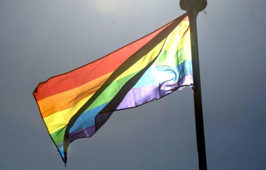 [Entra em vigor lei que propõe medidas administrativa contra práticas de LGBTfobia na Bahia ]