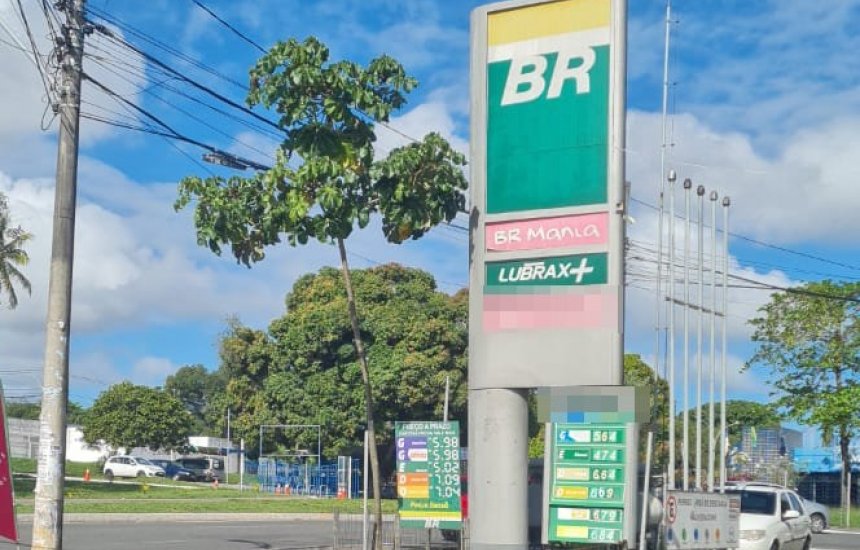 [Petrobras anuncia nova redução no valor do litro da gasolina vendido a distribuidoras]